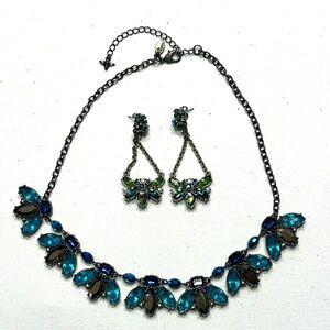 Bee Fashion necklace and earring set